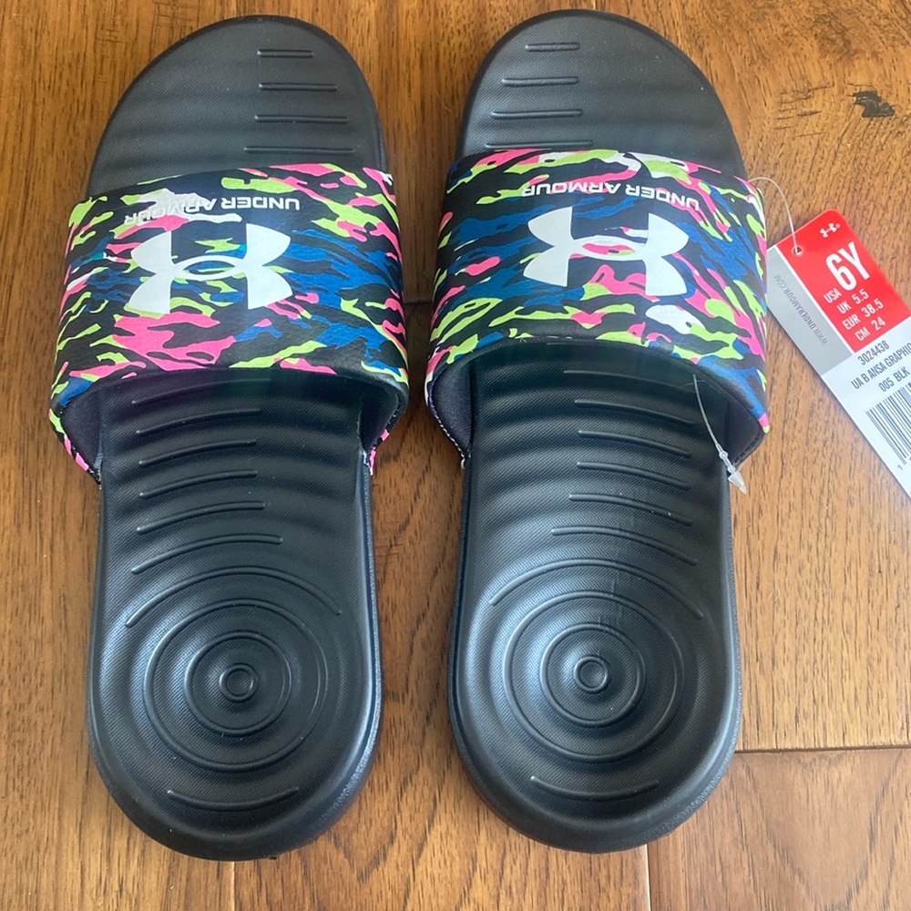 Under armour 6Y slides